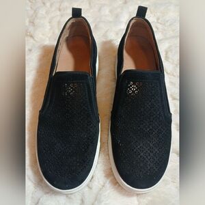 Vionic Kimmie Perf Perforated Black Suede Slip On Sneakers Shoes Womens Sz 9.5